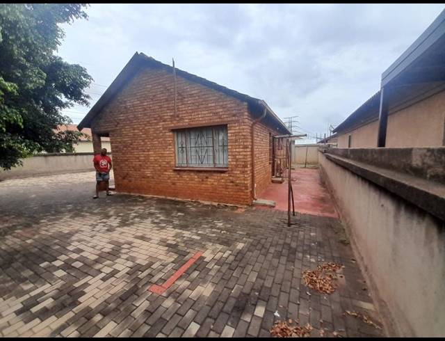 3 BEDROOM HOUSE FOR SALE IN SOSHANGUVE VV